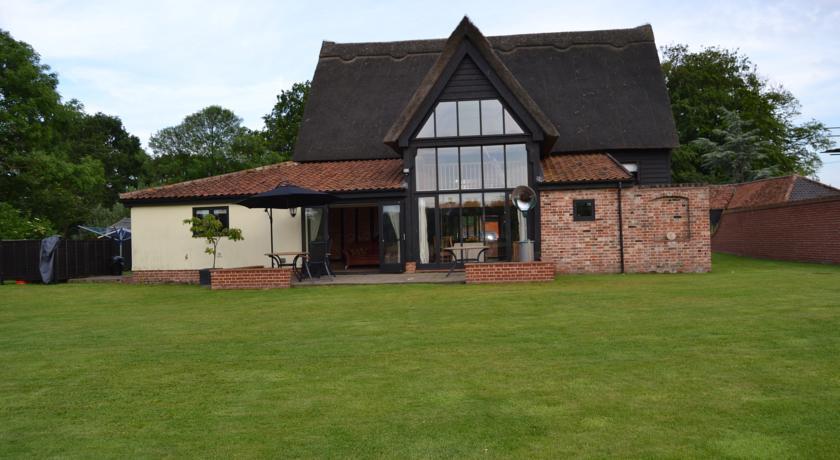 Мини-отель Wortwell Hall Barn