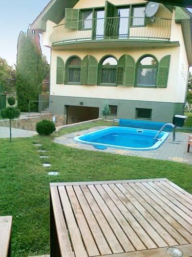 Апартаменты Holiday Home Balatonszarszo 1