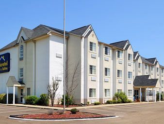 Отель Microtel Inn And Suites Brandon