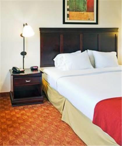 Отель Holiday Inn Express Hotel and Suites Athens