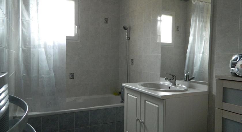 Апартаменты Holiday home Le Thou