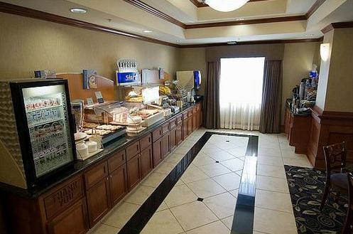 Отель Holiday Inn Express Hotel & Suites ADA