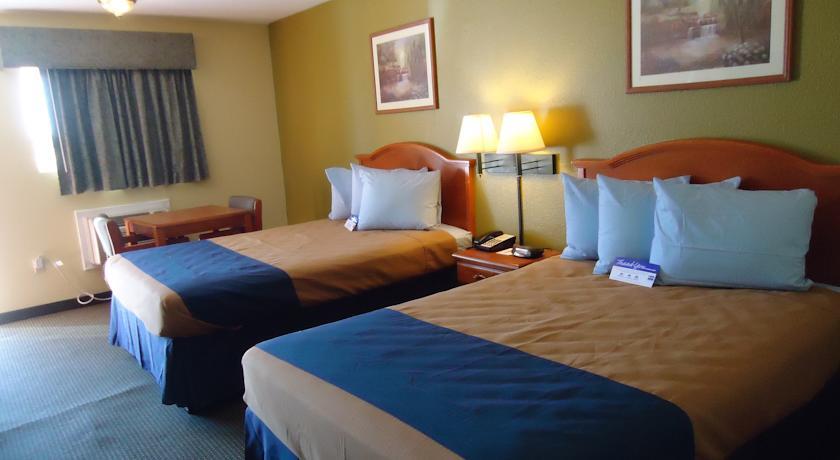 Отель Super 8 Wharton