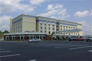 Отель Holiday Inn Hotel & Suites Barboursville
