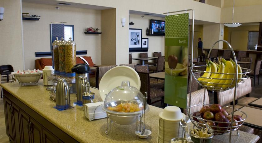 Отель Hampton Inn & Suites Oakland Airport-Alameda