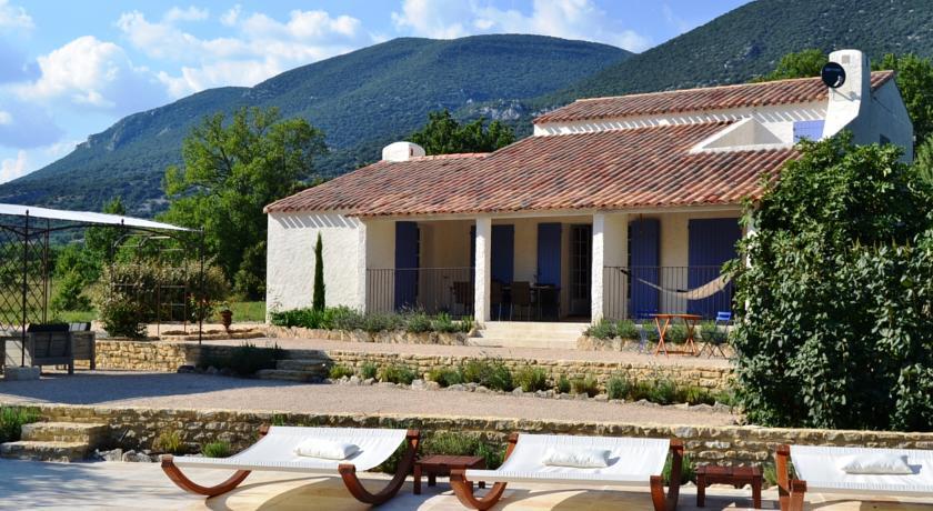 Апартаменты Holiday home La Cheminée des Fées