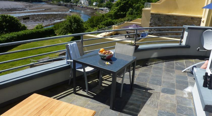 Апартаменты Clifden Harbour House