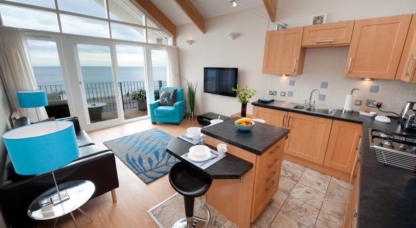 Апартаменты Executive Beach Apartments
