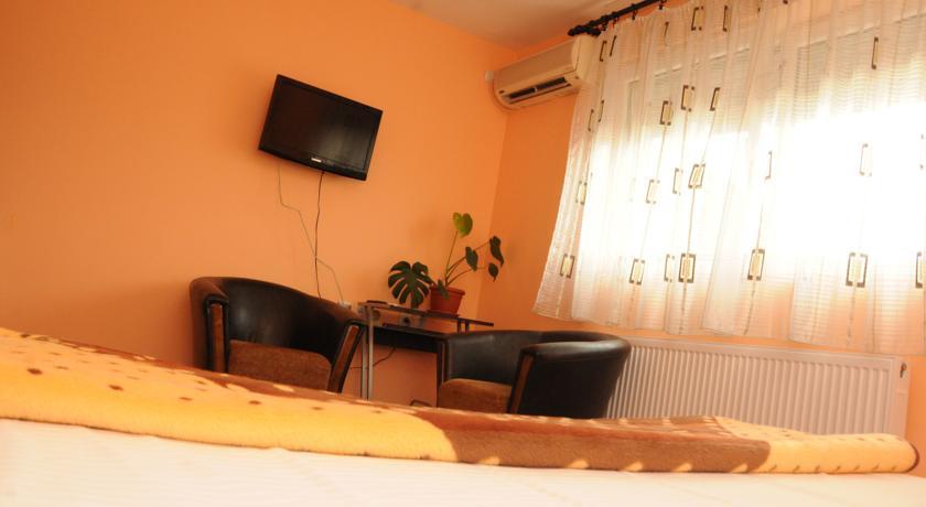Мини-отель Bed & Breakfast Dedinjska Noc