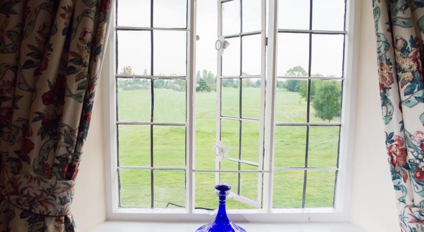 Мини-отель Carswell Country Club B&B