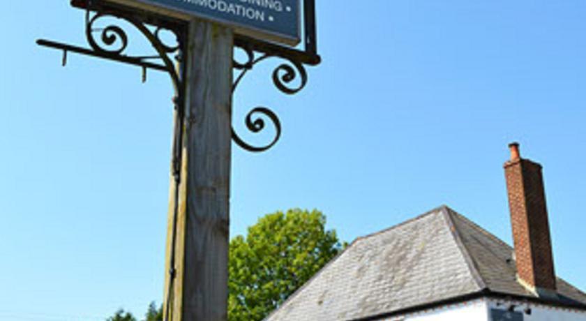 Отель The Tytherleigh Arms