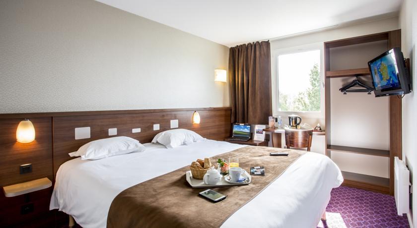 Отель Brit Hotel Le Castel