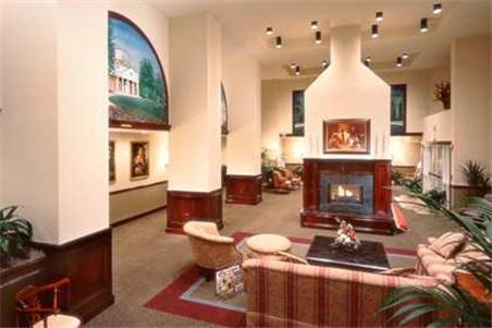 Отель Hampton Inn & Suites Charlottesville at the University