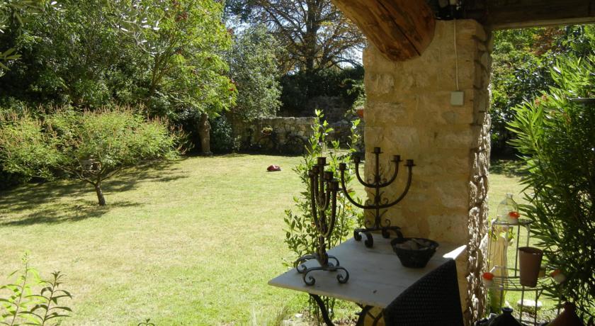 Апартаменты Holiday Home La Cantilène d'Eulalie