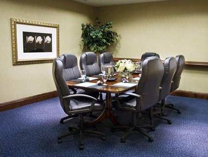 Отель Hampton Inn and Suites Fredericksburg South