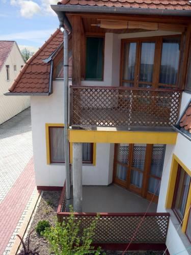 Апартаменты Apartment Balatongyorok 2