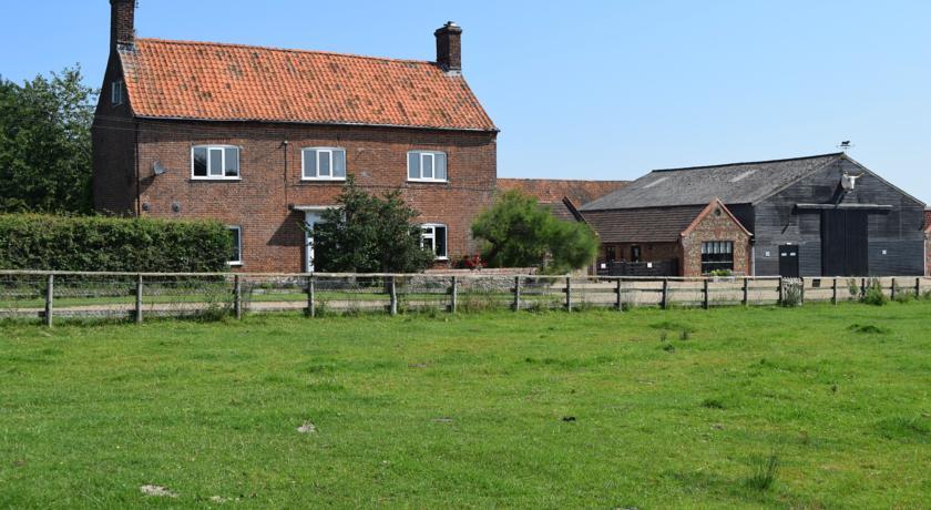 Отель At the Farmhouse, Hunters Hall