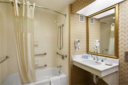Отель Hampton Inn & Suites Providence Warwick-Airport