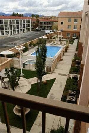 Отель Hampton Inn & Suites Redding
