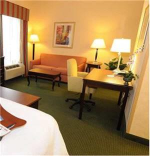 Отель Hampton Inn & Suites Pensacola-University Mall