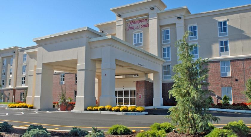 Отель Hampton Inn & Suites Plymouth