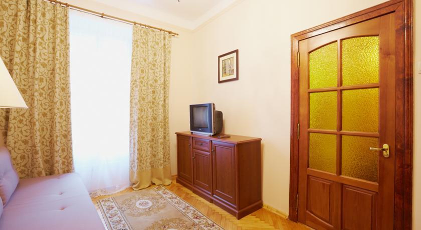 Apartment on Pylnykarska street