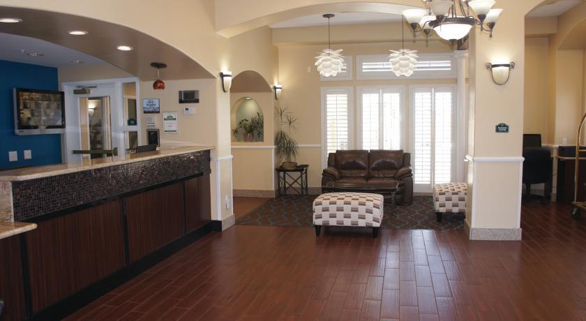 Отель La Quinta Inn & Suites Hesperia Victorville