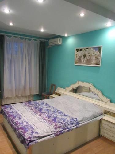 Three bedroom flat near Sovetskaya subway