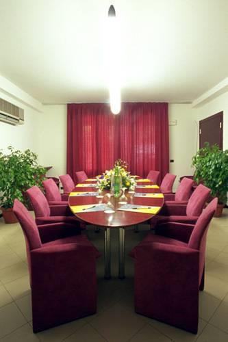 Отель Acacia Marina Palace