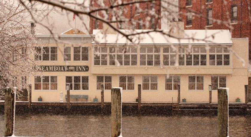 Мини-отель Steamboat Inn