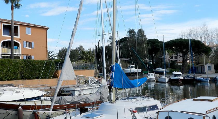 Апартаменты Three-Bedroom Holiday Home Village Marin