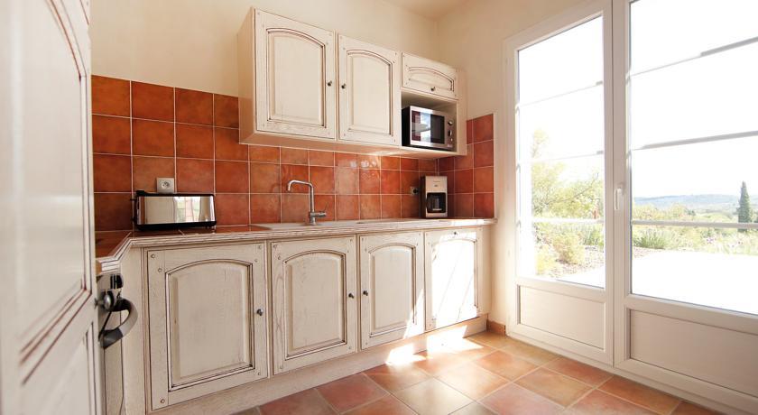 Вилла Three-Bedroom Villa Château De Camiole 2