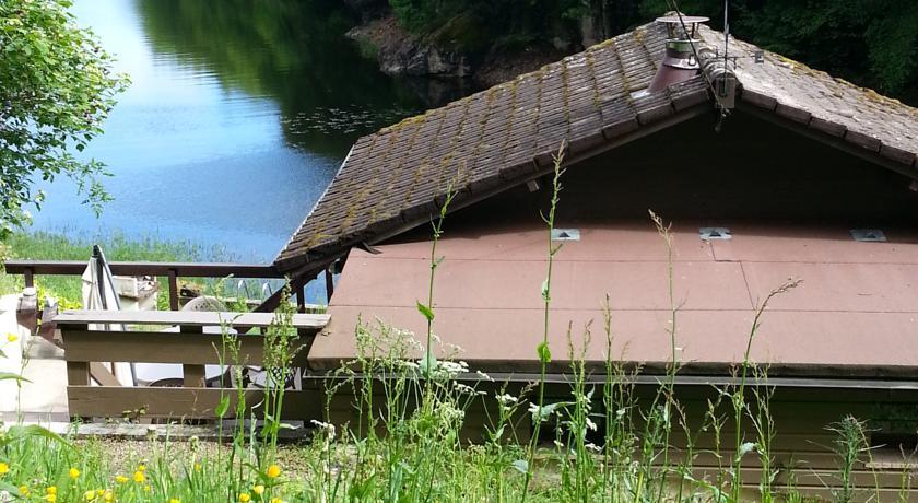Апартаменты Lakeside cabin Lac de chaumecon