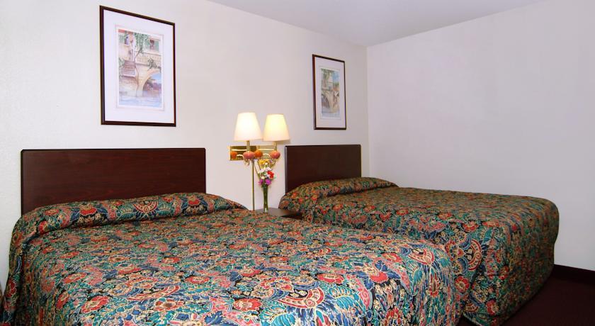 Отель Rodeway Inn Farmington