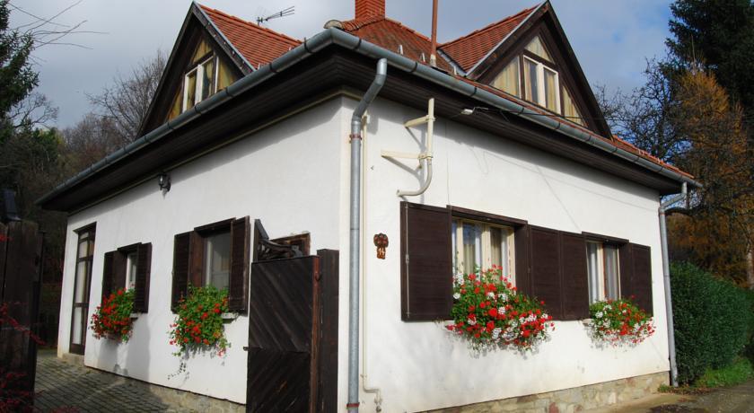 Гостевой дом Boróka Apartmanházak - Fagyöngy House