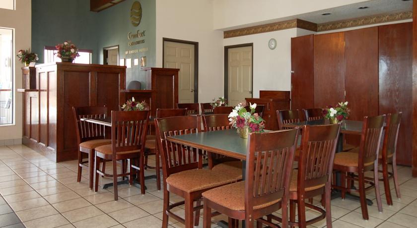 Отель Comfort Inn & Suites