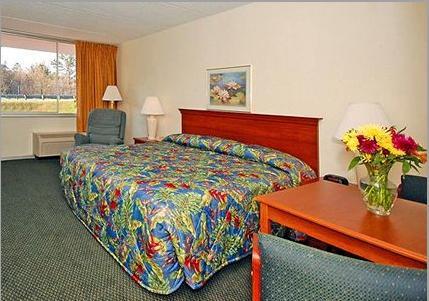 Отель Econo Lodge North