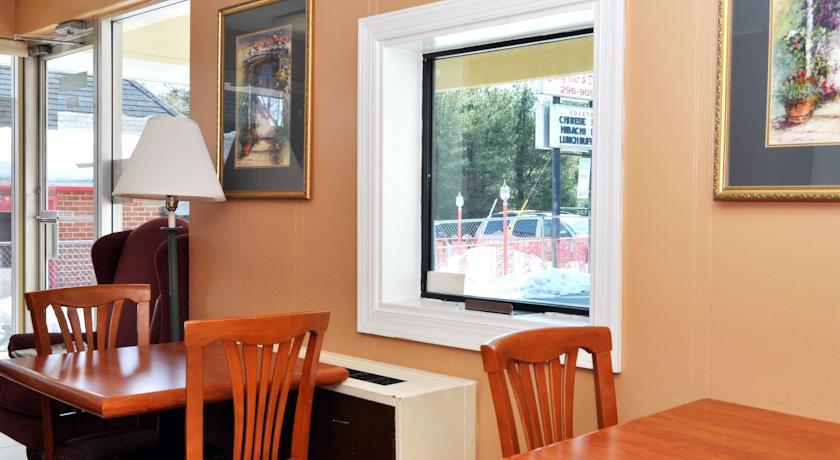 Отель Econo Lodge North