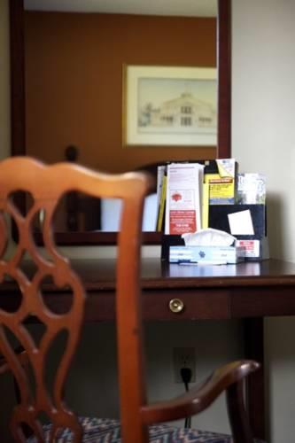 Отель Red Carpet Inn and Suites Plymouth