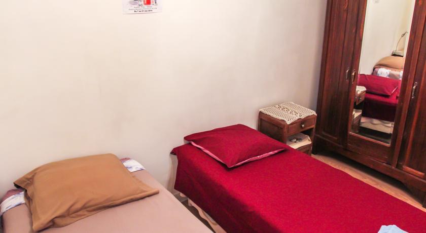 Room in apartment - Rue Droite