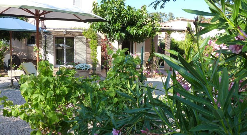 Вилла Villa Les Quatre Tonnelles