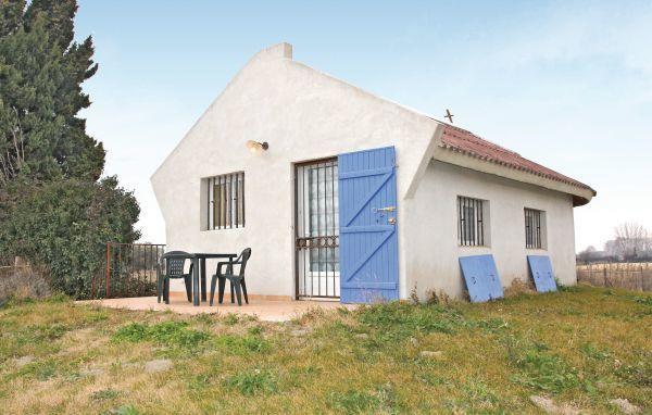 Апартаменты Holiday home Le Cailar 86 with Outdoor Swimmingpool