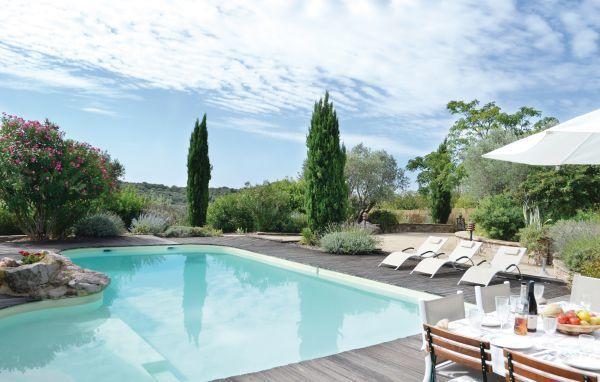 Апартаменты Holiday home Gabian 95 with Outdoor Swimmingpool