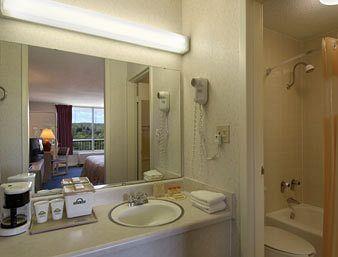 Отель Days Inn Newport