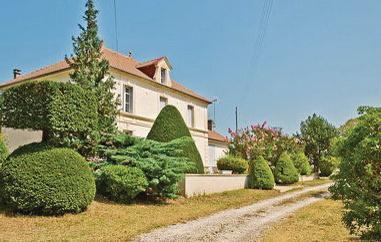 Апартаменты Holiday home Baignes-St.-Radegonde with a Fireplace 389
