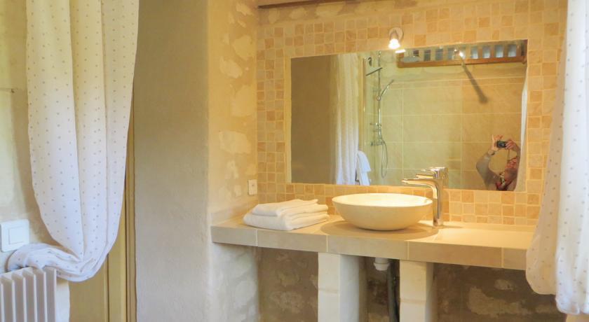 Апартаменты Holiday home Neuillé with a Fireplace 441