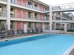 Отель Econo Lodge North