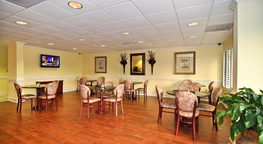 Отель BEST WESTERN PLUS Madison Inn