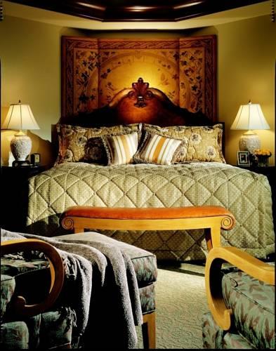 Отель The Rose Hotel