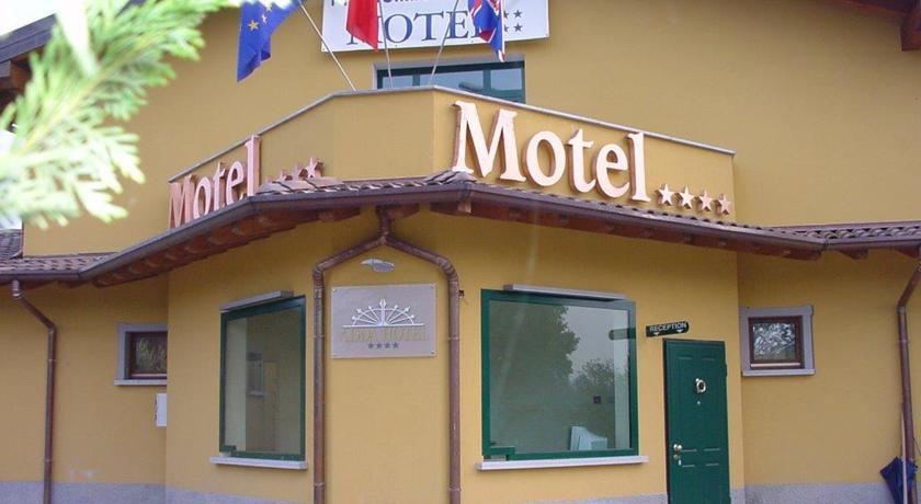 Отель Hotel Adda